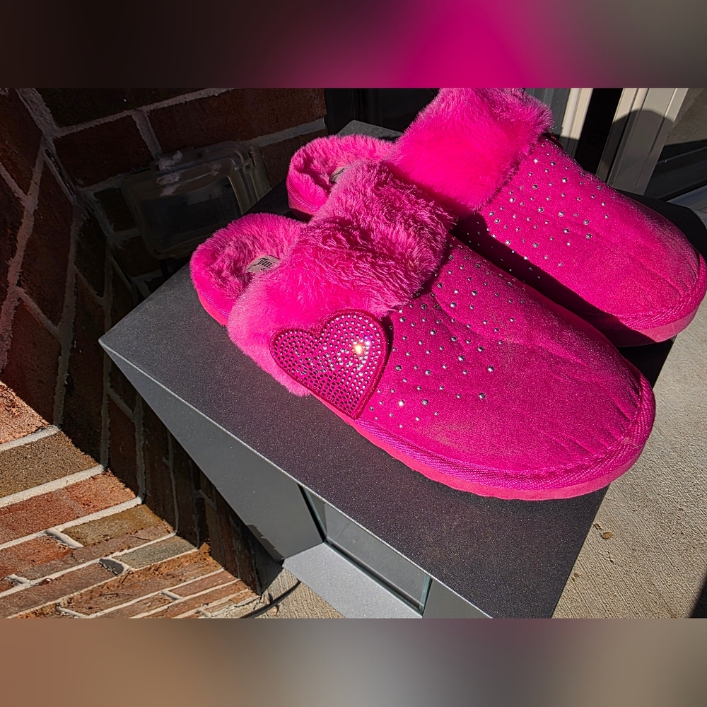 Juicy Couture Women's Pink Fur Rhinestone Heart Slippers Sz 8 McBling Bedazzled